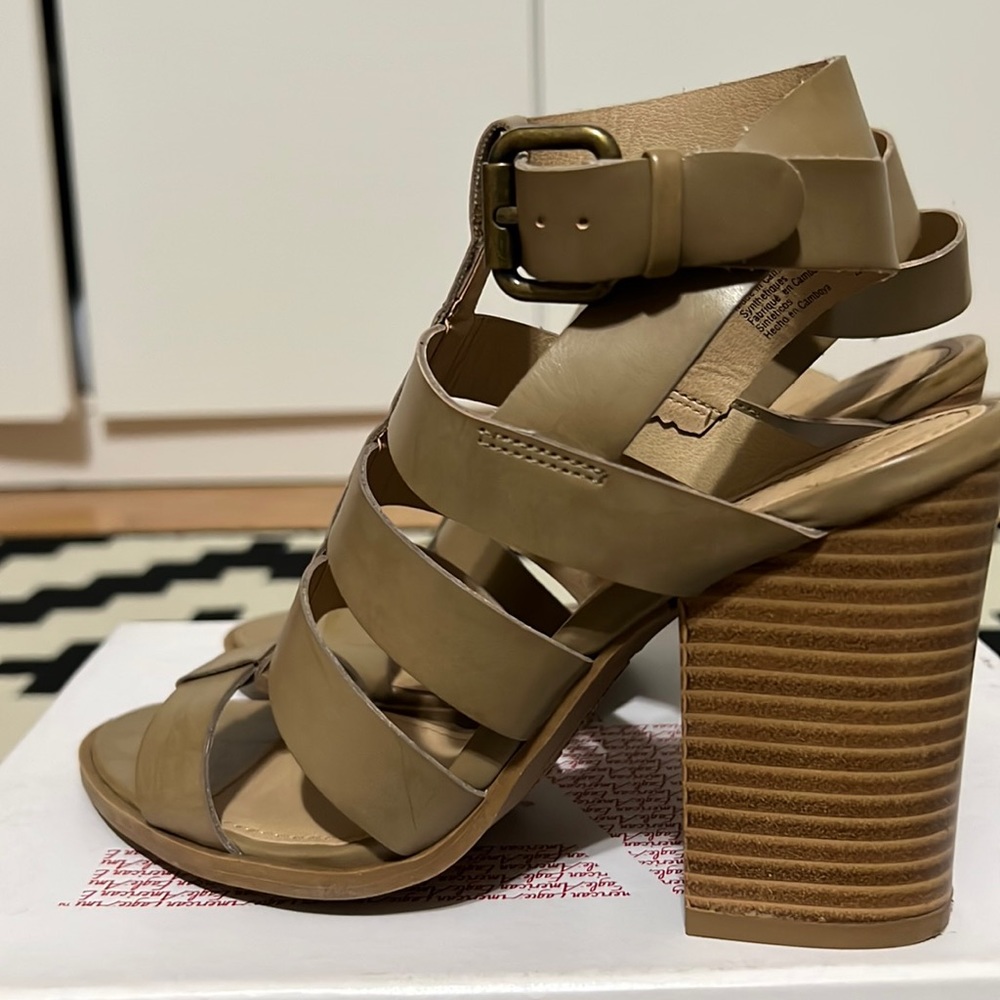 American Eagle gladiator Chunky strappy heels